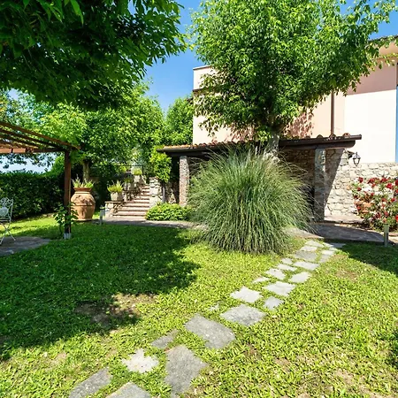La Veranda - Appartamento Con Giardino Privato Ghizzano Exterior photo